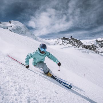 Ski-Mittelallalin-Saas-Fee-©SaastalTourismusAG-AmarcsterMedia