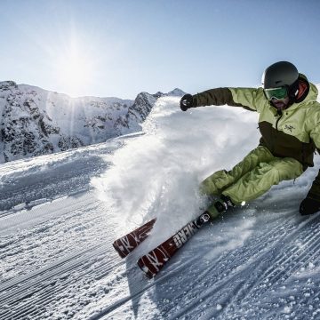 service-pressebild-highlightbild-winter-piste-skifahrer-schwung-schnee