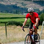 rowerzysta w górskim terenie: zero gravity bike